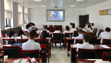 8月3日至4日，隧道公司全體黨支部應(yīng)集團(tuán)總公司黨委主題教育領(lǐng)導(dǎo)小組通知要求，利用周末兩天時(shí)間對(duì)黨章黨規(guī)、《習(xí)近平新時(shí)代中國(guó)特色社會(huì)主義思想學(xué)習(xí)綱要》、《中國(guó)共產(chǎn)黨黨員教育管理工作條例》、《主題教育應(yīng)知
