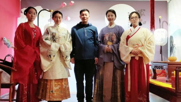 在春意盎然的3月，迎來了第113個“三八”國際勞動婦女節(jié)，為深入學習宣傳貫徹黨的二十大精神，進一步加強對廣大女職工的思想政治引領(lǐng)，激勵廣大女職工奮進新征程，建功新時代，鼓勵女職工在閱讀中獲取知識、增長