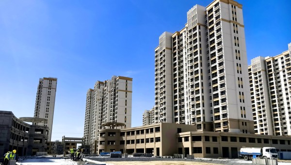為推動(dòng)黨建工作深度融入中心任務(wù)，充分激發(fā)全員干事創(chuàng)業(yè)活力，全力推進(jìn)項(xiàng)目復(fù)工復(fù)產(chǎn)，近日，蘭州新區(qū)職投公司黨支部、甘肅建投新區(qū)公司第一黨支部、西部市政建設(shè)集團(tuán)三公司黨支部聯(lián)合開(kāi)展了“黨建引領(lǐng)強(qiáng)引擎百日攻堅(jiān)